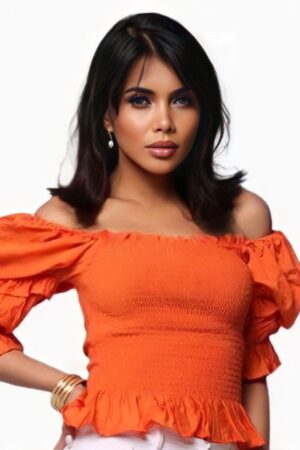 بلوزة برتقالية بياقة مربعة وأكمام منفوخة