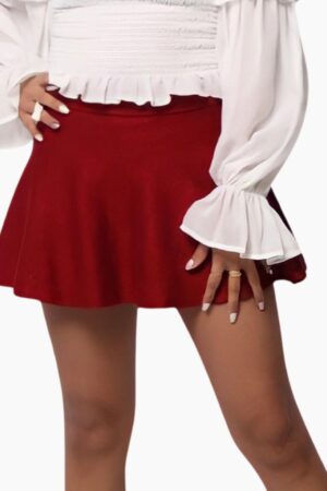 تنورة حمراء