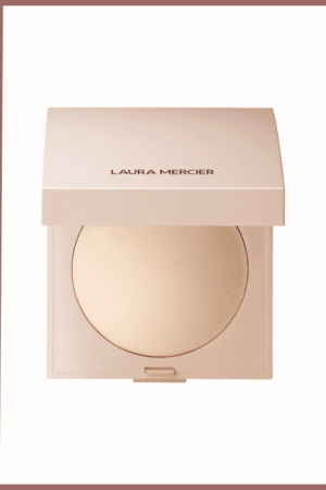 بودرة مضغوطة مضيئة لإتقان الإطلالة